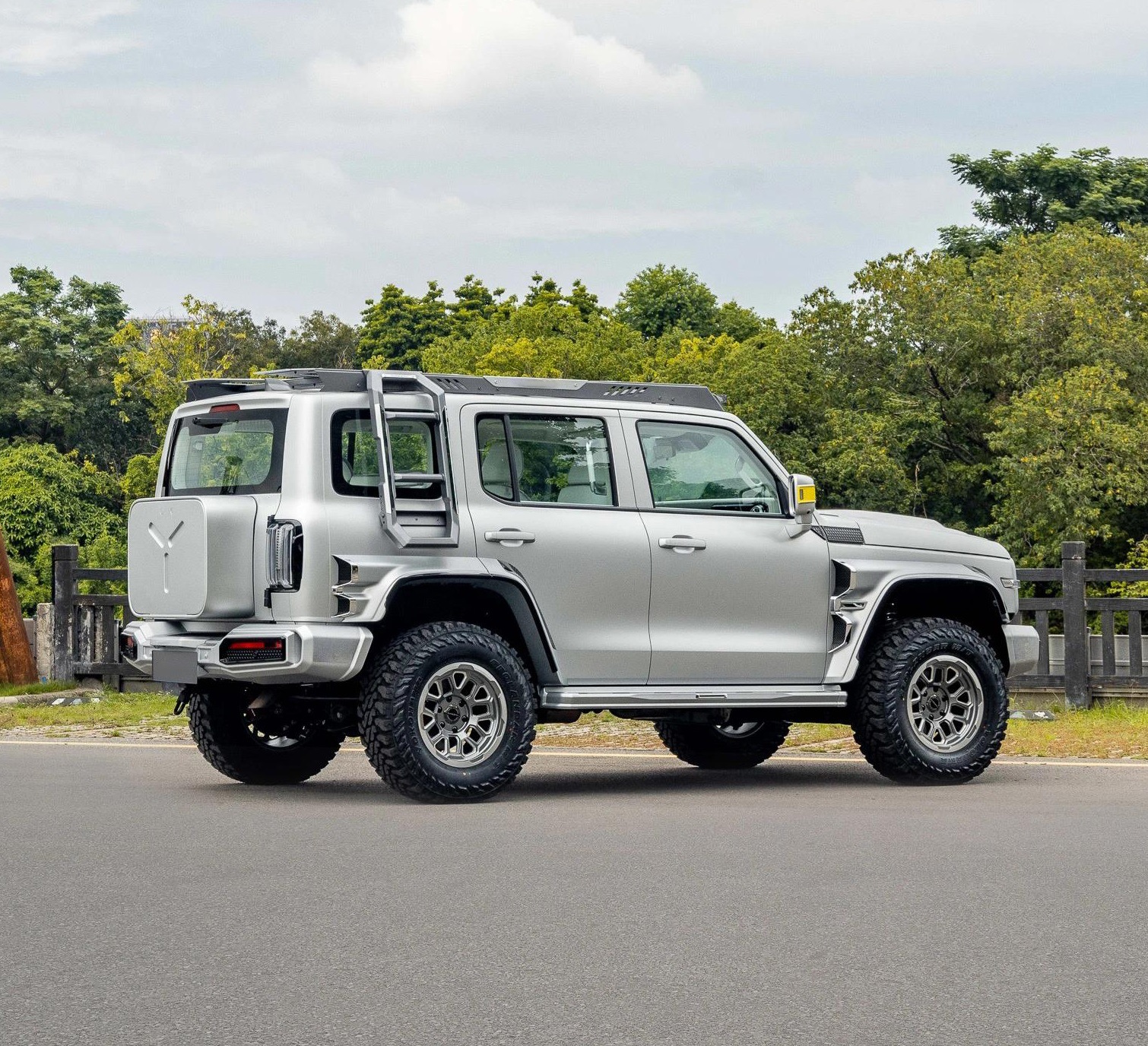 Cyberpunk BodyKit for Tank 300 